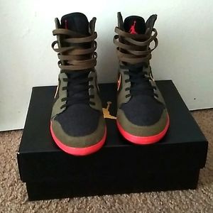 Jordan 1 Skinny HI. Size  5.5Y = 7/7.5 in Women